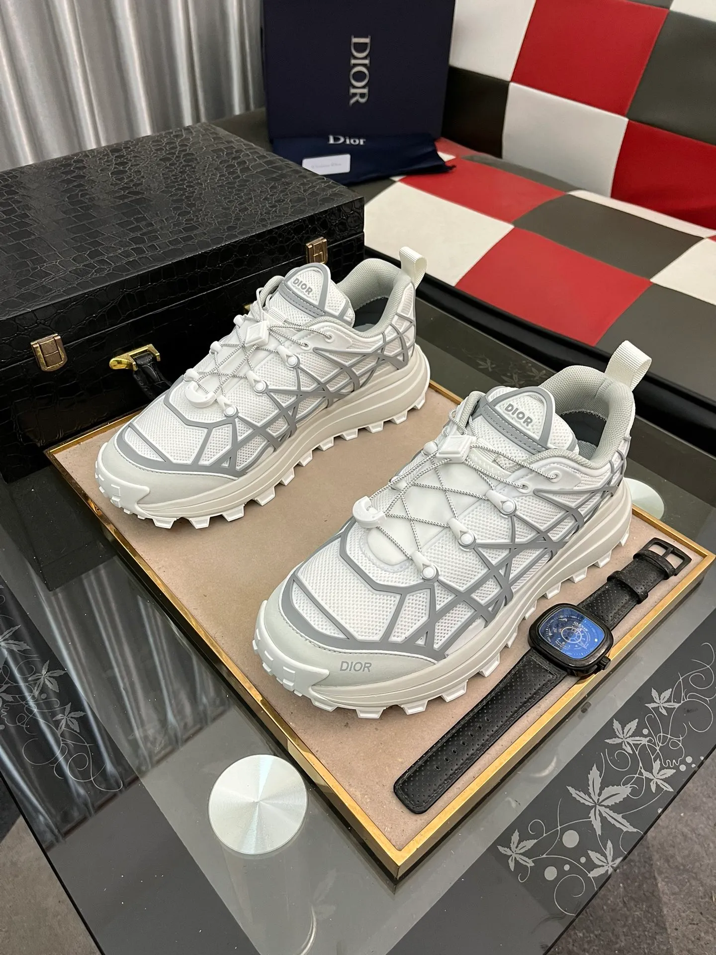 Ex-factory price 520⌚️⌚️B31 RUNNER sports shoes highlight the fashionable silhouette and are decorated with curved cannage pattern. They reinterpret the classic pattern in a structural style and enrich the Dior 2023 summer men's wear series. Meticulously crafted using the advanced craftsmanship of hiking shoes, it blends outdoor culture with Dior heritage. Code number 38-445⃣️Color optional